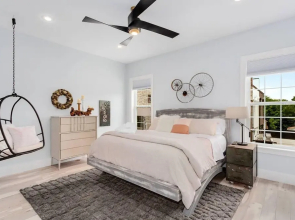 The Brownstone - 1 Block From Dtwn Square