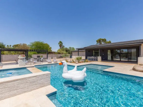 Sport & Splash - Pickle Ball - Sports Court -pool & Spa