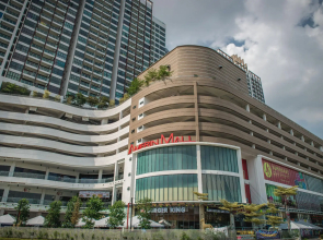 One Amerin Mall & Suites