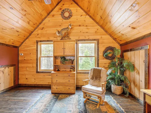 Cozy Couples Getaway w/ Hot Tub: 'fox Ridge Cabin'