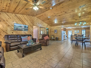 Broken Bow Getaway: Hot Tub, Grill & Fire Pit