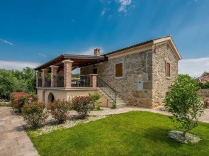 Beautiful Home in Svet Vid Dobrinjski With Wifi and 2 Bedrooms