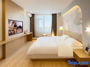 Tianquan Lakeside Cloud Hotel