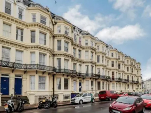 3 Queens Gardens Sea View Apartment