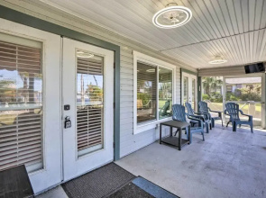 Waterfront Port Richey Getaway w/ Shared Dock
