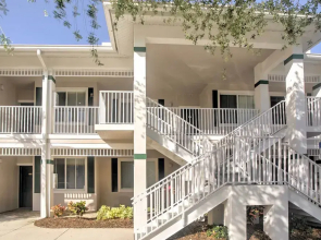 Naples Condo w/ Golf View & Resort-style Amenities