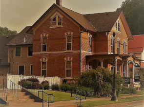 Stauer House Bed and Breakfast