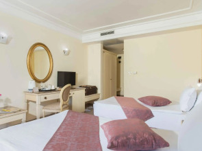 Palace Hotel - Sunny Day Resort