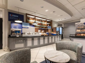 Holiday Inn Express Chicago - Magnificent Mile by IHG