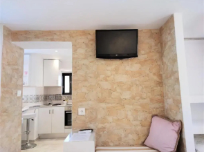 7. Luxurious sea view rooftop suite in the center!