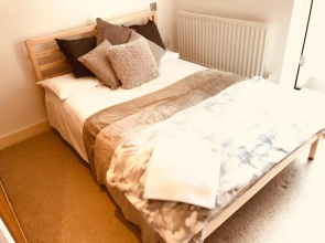 Aston Henry James George Street One bedroom near Reading Town Centre