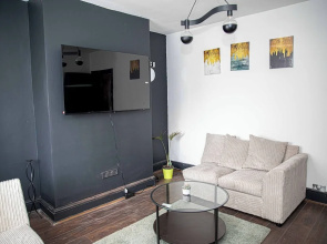 Home in Manchester Near Etihad Stadium - Parking