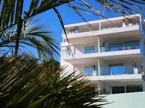 Stylish Apartment 100m from the Beach