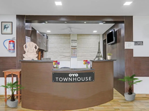 Super OYO Townhouse 973 Jalsa Resort