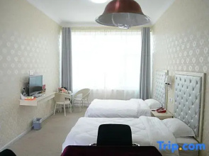 Xinyang Yuebanwan Holiday Theme Hotel