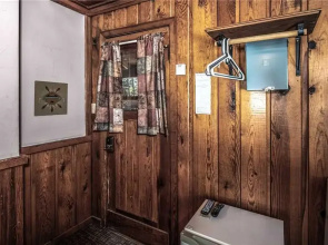 Apache Village 9, Queen Bed, Midtown, Pet Friendly, Sleeps 2