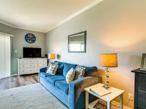 Lake Conroe Condo w/ Pool Access + Balcony!