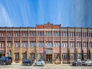 MarQueen Hotel