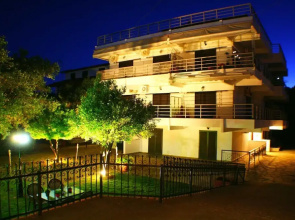 Salonikiou Beach Deluxe Apartments