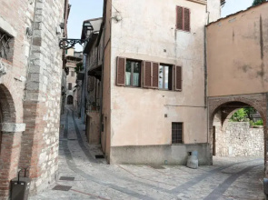 Cute House in Central Todi with Sensational Views of Surrounding Countryside