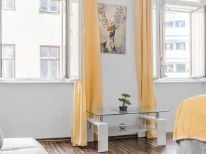 Vivid King Bed Apt - 12 minutes from City Center