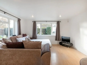 Sulston Lodge 3-Bedroom House