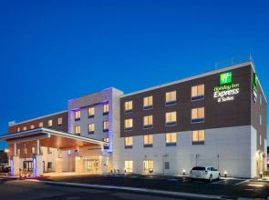 Holiday Inn Express & Suites Medford by IHG