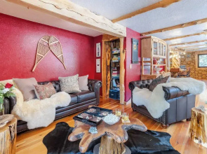 Base Camp by Avantstay Magical Cabin w/ Sauna, Hot Tub & Close to Snow & Golf