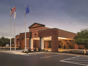 DoubleTree by Hilton Milwaukee - Brookfield