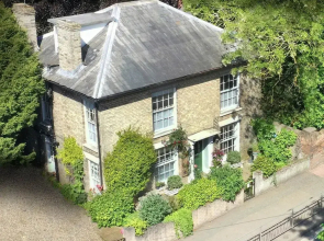 Billericay Georgian House, Sleeps 6 - Pet Friendly