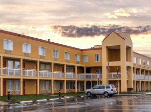 Copley Inn & Suites By OYO Akron OH