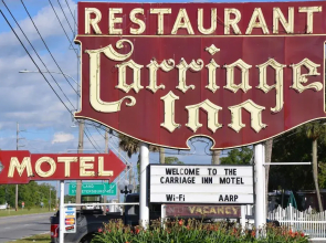 Carriage Inn Motel
