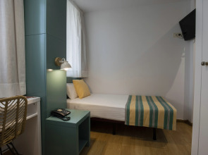 Yomo Hostal BCN Port