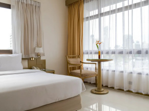 Pinnacle Lumpinee Park Hotel