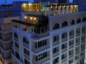 Whitehouse Condotel
