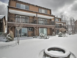 Slopeside Burke Mountain Condo w/ Fireplace!
