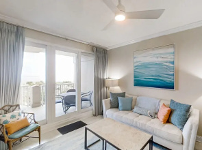 Luxurious Oceanfront Condo With Private Balcony, 2 Pools, and Beach Access