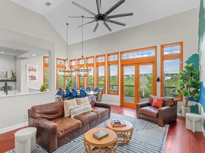 Luxurious Lake Park House: Sleeps 25, Pool, Hot-tub, Firepit and Game Room!