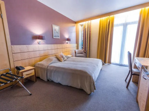 Royal Square Hotel & Suites