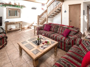 Alhambra - Three Bedroom Cabin