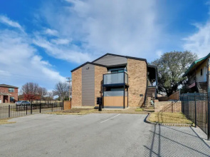 Fort Worth Home w/ Patio: 5 Mi to Dtwn!