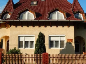 Henrietta Apartmanhz