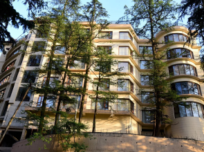 Royale Retreat Hotel & Spa Near Mall Road