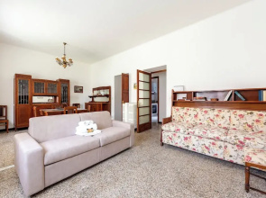 Spacious 2-bedroom flat near the beach
