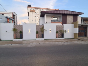 Suna'A Home Bonapriso
