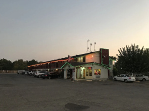 99 Palms Inn & Suites
