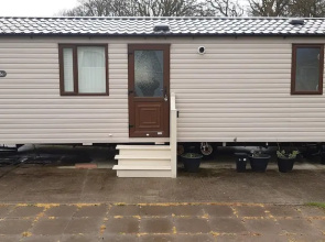 Luxury Caravan Only 10 Mins From the Beach