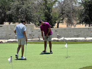 Tiny Home Retreat-resort Amenities-1 Mile to Fred!