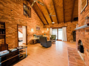 Gumstead House