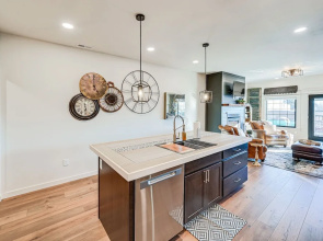 Stellar Craig Apartment - Walk to Restaurants!